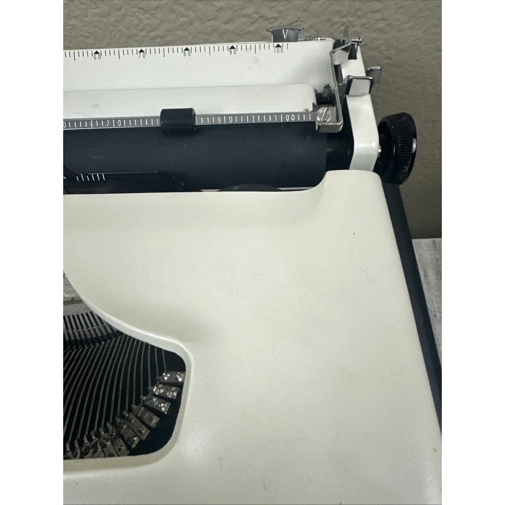 Remington Monarch 1 Typewriter‎ Sperry Rand Portable Wht W Case Mid Century Rare